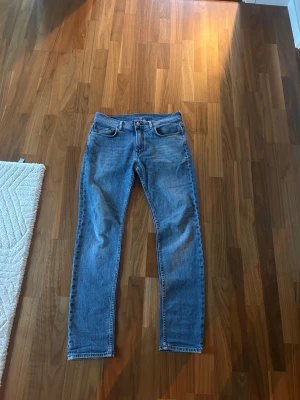 Acne studios jeans - Acne studio jeans, slim fitt ljusblå tvätt. Ganska nya, storlek W:32 L:30. Bra skick. 