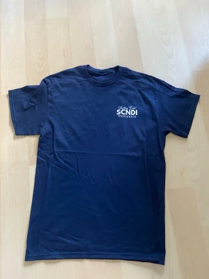 T-shirt - Very good condition.