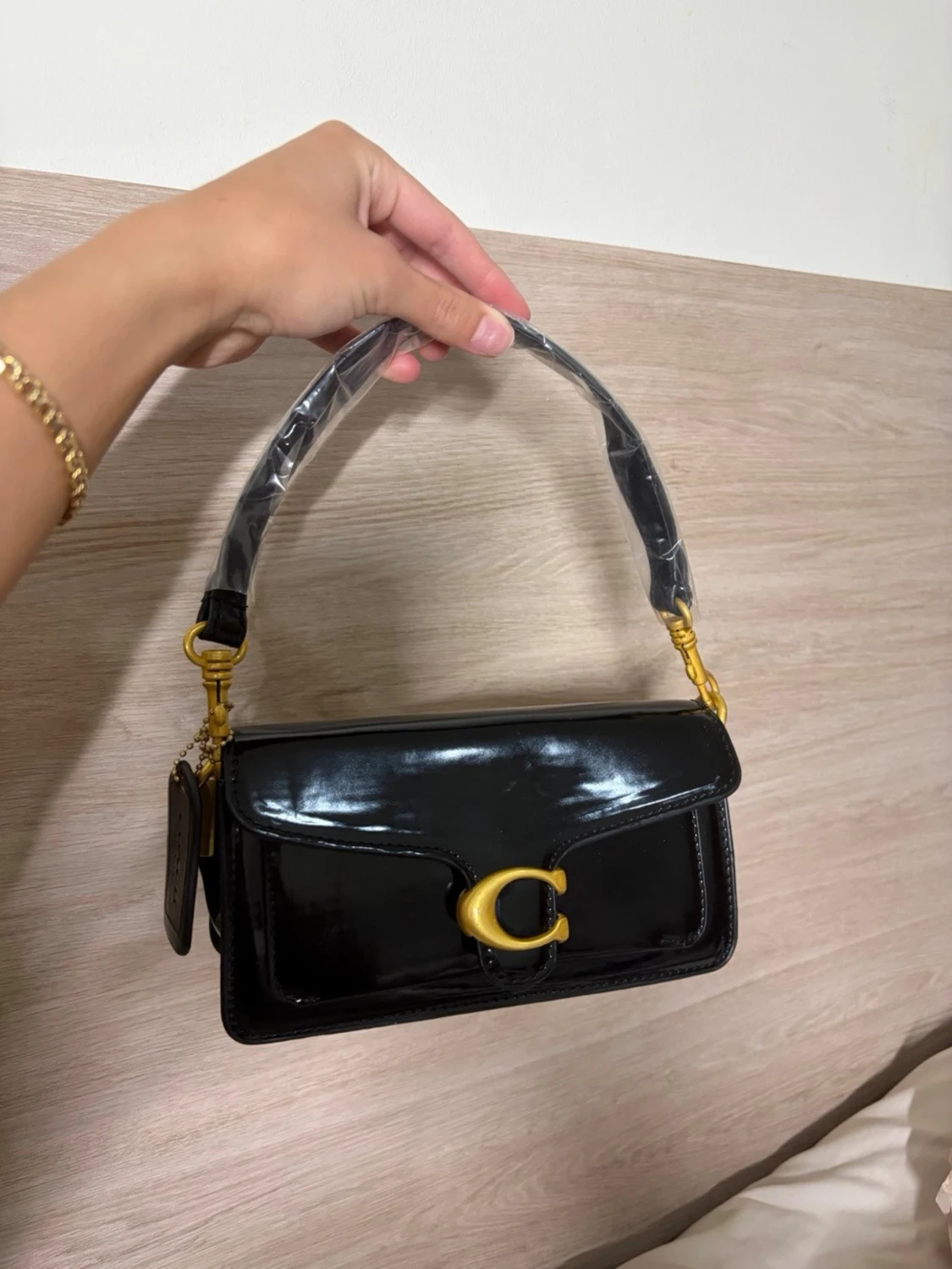 Svart lackad handväska från Coach - 1