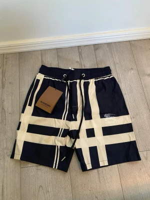 Burberry shorts - Aldrig använda storlek M