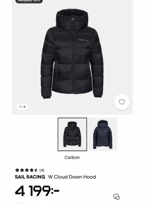 Sail Racing vinterjacka  - Stilren svart dunväst från Sail Racing med huva och diskret logga på bröstet. Västen har en puffig design, dragkedja framtill och två stora fickor. Tillverkad i slitstarkt material med dunfyllning för extra värme. Perfekt för kalla dagar och enkel att matcha. Från Zalando nypris 4199:-    storlek S, Passform: Kvinna