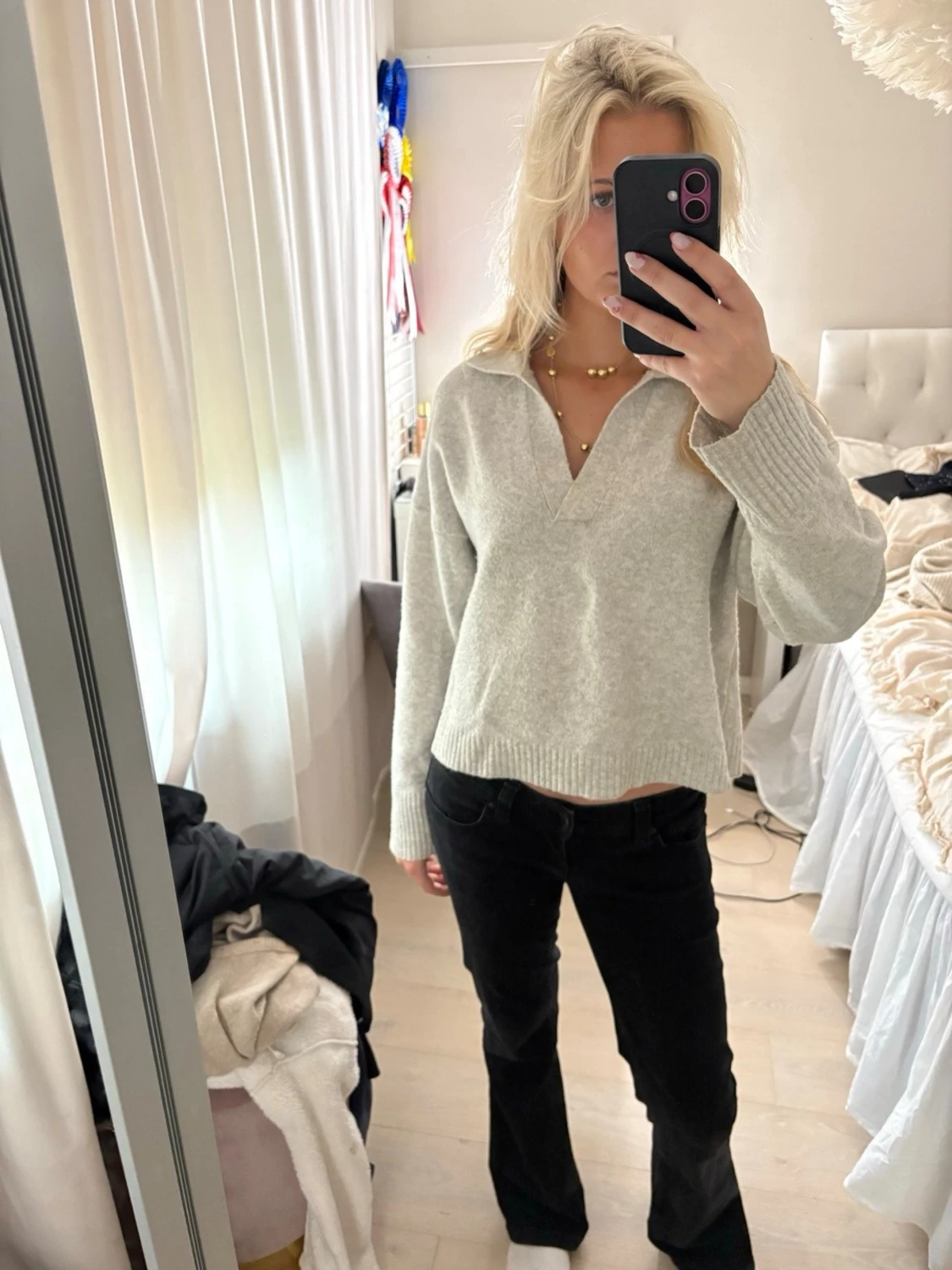Ljusgrå stickad tröja med krage