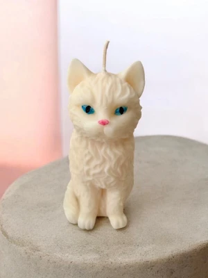 🐱✨ Söt katt – doftljus lavendel 175 g 🕯️💜 - Säljer ett gulligt ljus i form av en katt 🐱💖 Handgjort och dekorativt – perfekt som inredning eller present 🎁✨  🌸 Doft: lavendel 🌿 – lugnande och avslappnande ⚖️ Vikt: hela 175 g  När ljuset tänds sprider det en mjuk och rogivande doft i rummet 💜✨ Perfekt för avkoppling 🛋️, sovrum 🌙 eller mysig hemmastämning 🏡