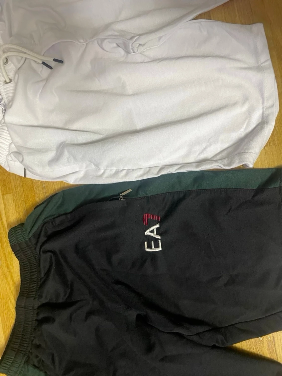 EA7 vita och svarta shorts - 3