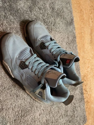 Air Jordan 4 Retro University Blue sneakers - Jordan 4