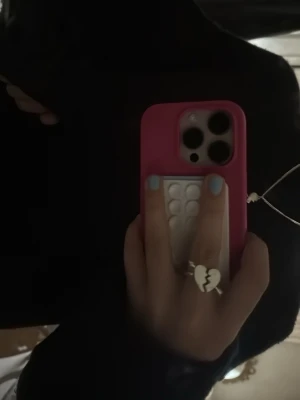 Silverfärgad ring med trasigt hjärta - Jätte snygg silver färgad ring ifrån LYLA smycken. Det är ingen storlek på den eftersom att alla lykta ringar är ONESIZE. Ringen har några få repor framsidan🫶🏽