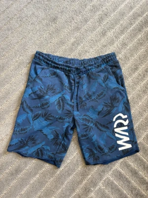 Herr blå shorts - Storlek 158/164. Skickas inom 48h kika in min profil för mer fina plagg. Skriv om ni har några frågor.