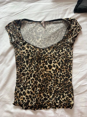 Topp från Nelly storlek S - Snygg animal print mönster topp från Nelly storlek S❤️ använd några gånger men i mycket bra skick!