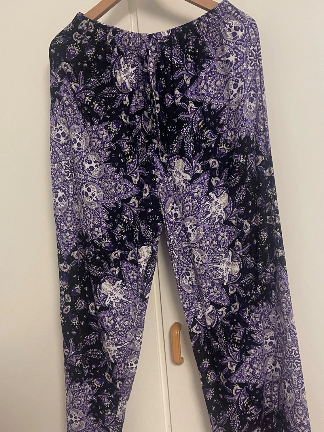 Lila och svart pyjamas-set från Bik Bok - 2