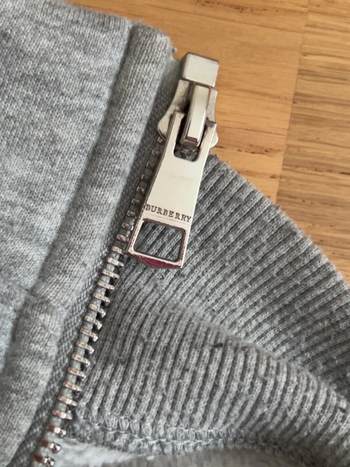 Grå hoodie med dragkedja Burberry - 4