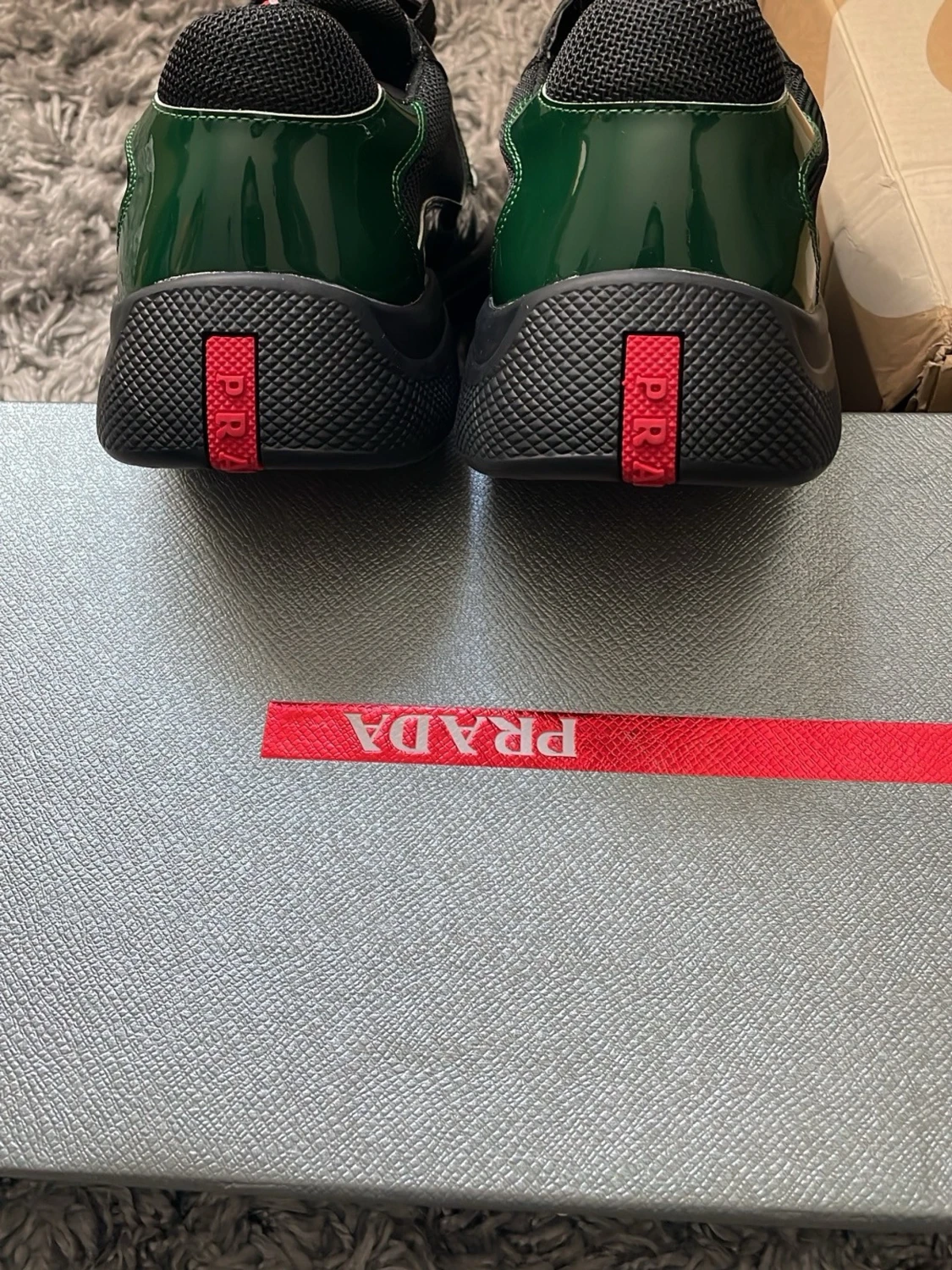 Gröna sneakers från Prada - 2