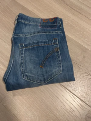 Dondup jeans - Riktigt schyssta dondup jeans för ett väldigt schysst pris: 549kr prutbart, storlek 33. Skriv för mer information. Skick: 8/10