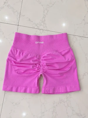 DFYNE shorts  - Färgen heter blossom och de är i ett perfekt skick utan defekter🌸