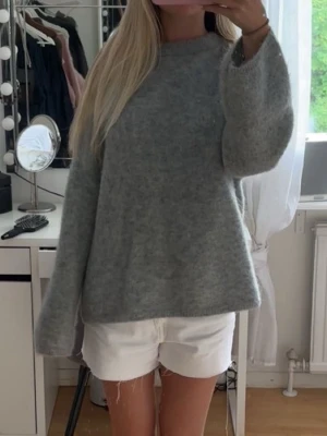 Blå mohair tröja från hm - Super mysig mohair tröja från hm i storlek xs