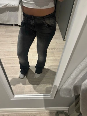 Bootcut svarta jeans - Snygga jeans från bershka avklippta men det ser man ej passar mig på längden och jag är 160