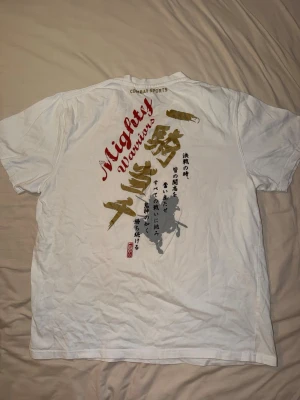 Limited edition adidas T-shirt  - Limited edition oversized T-shirt från adidas!! Supersnygg och mycket bra skick! 
