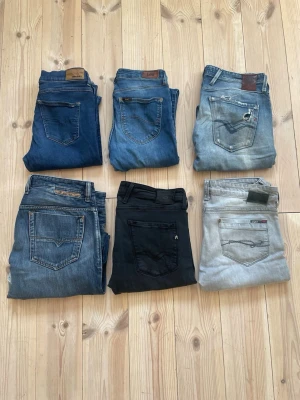Jeans Bulk 6pc - Säljer 6 feta jeans för ett bra pris då jag inte har tid att sälja dessa för tillfället 🤟| Replay, Mavi, Lee & Diesel 🌴| Alla i herr storlek, blandade storlekar och populära passformer. | 200 styck & 1099kr för allihop | En mycket bra deal, kom med frågor och prisförslag 😊