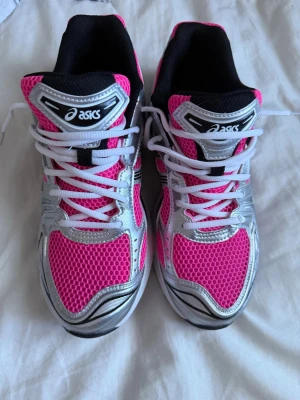 asisc gel kayano 14 - asisc gel kayano 14 använda max 1 gång, rosa, kan gå ner lite i pris