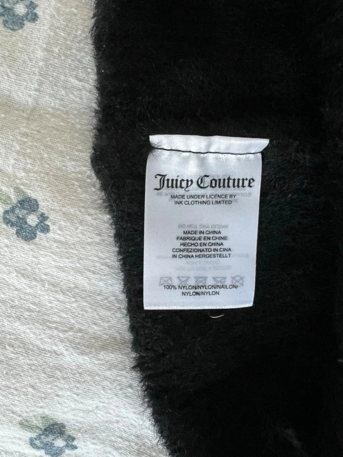 Svart fluffig mössa från Juicy Couture - 2