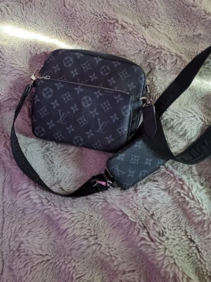 Trio väska - En fin trio bag, väldigt bra skick men använd rätt så mycket