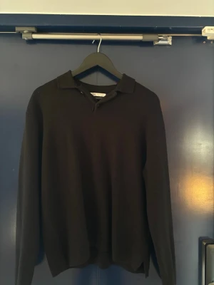 Långärmad tröja ZARA - Långärmad tröja från Zara i bommul. Väldigt skön men är för liten. Aningens kortare än vanligt i midjan i passformen.