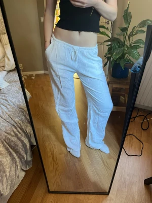 Linnebyxor  - Omtalade linnebyxor från förra sommaren H&M  Hela och fina, använda max 2 gånger, som nya! 