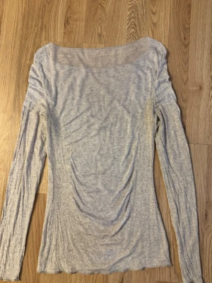 Intimissimi topp - Säljer denna fina topp från intimissimi då den inte kommer till användning längre💕 Den har töjts ut lite vid bröstpartiet, men jag upplever inte att det syns så tydligt när man använder den🥰