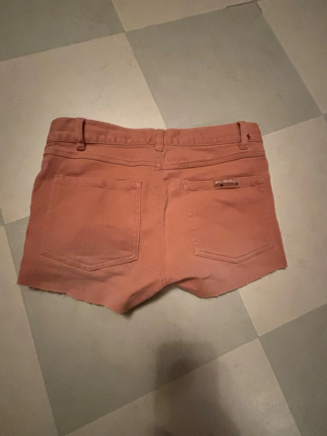 coral färgade shorts från billabong - 1
