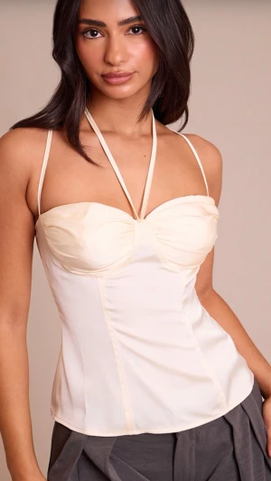 Topp från PTL - söt topp från pretty little thing, storlek 6 men skulle säga Xs typ, aldrig använd, prislapp sitter kvar, säljes pågrund av förliten💞