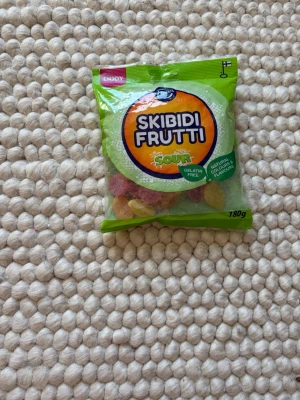 Skibidi fruti påse - bra skick inga märken på sig oöppnad kan ej ätas