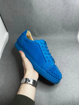 Christian Louboutin  - Storlek 45 riktigt bra cond en spik är borta på sidan fram 
