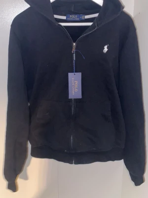 Polo Ralph lauren hoodie  - Svart Polo Ralph lauren hoodie. Storlek M men passar även S 