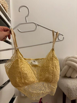 Underklädersset  - Helt ny BH, trosorna är tvättade och tappat lite färg men använda 1 gång. 