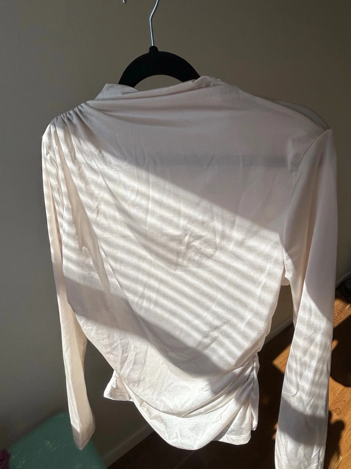 Ljusbeige långärmad blus H&M