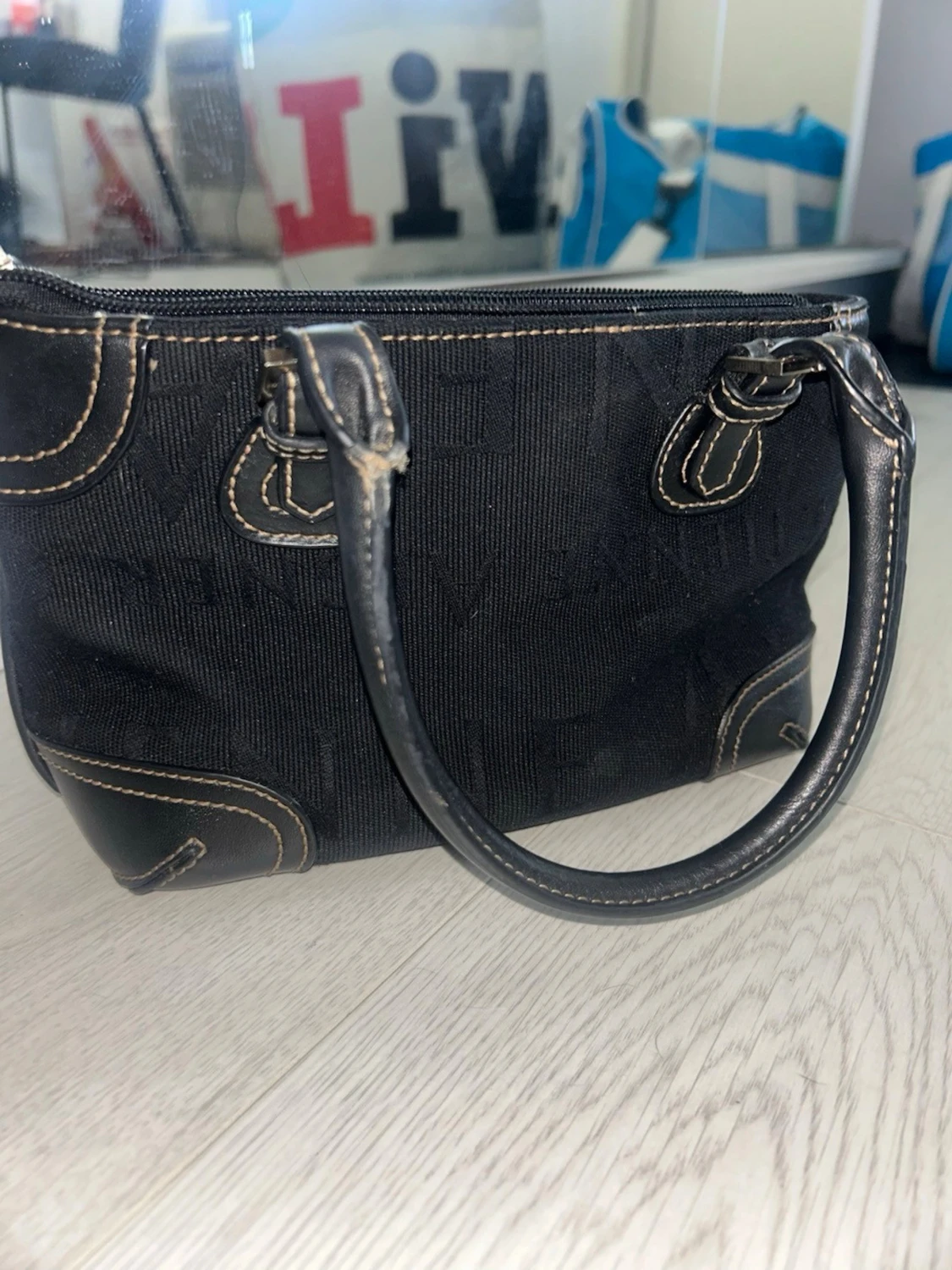 Svart handväska från Calvin Klein - 1