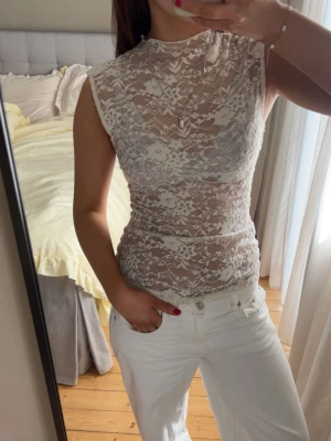 Spets topp - Vit/krämfärgad spets topp från zara