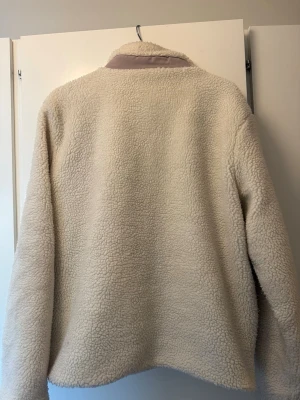 Teddy jacka - Säljer åt min kille, skriv vid frågor/bilder