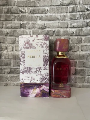 Nebula 1 Maison alhambra  - Nebula I Eau de Parfum från Maison Alhambra  100ml flaska endast test sprayad. 