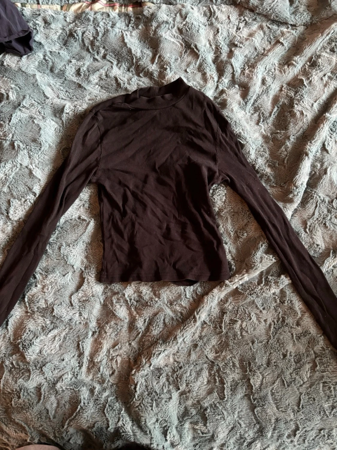 Svart ribbad polotopp från H&M Divided