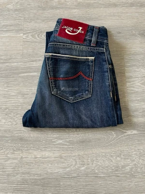 Jacob Cohën J688 Ltd - Jacob Cohen J688 Ltd | Storlek: 30 | Färg: Mörkblå | Modell: Ltd J688 (slim) | Skick: 8/10 | Nypris: 550€