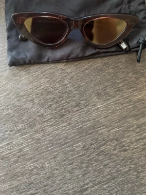 Chimi  - Chimi 008 i färgen coco, har även fodralet sparat om det önskas 