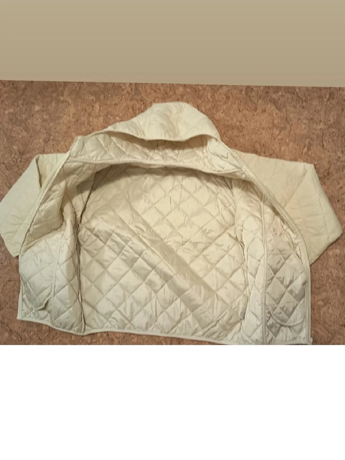 Beige quiltad pufferjacka med huva - 2