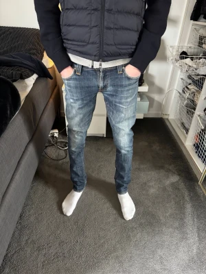 Blå raka jeans från Nudie Jeans - Tjena! Säljer ett par snygga jeans | väldigt bra skick | size 29/34 | HÖR AV ER AV MINSTA LILLA!