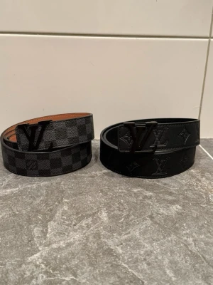 Designer bälte  - As snyggt designer bälte som du kan rocka i skolan, balen och alla andra tillfällen på denna planet. Bältet är helt oanvänt så bli den första människan som någonsin tagit på sig just detta bälte med endast 200 svenska kronor. Fraktar samma dag! 