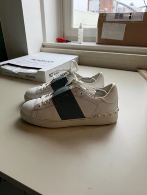 Valentino skor - Valentino Open | Storlek: 40,5 passar större | Skick: 8/10 |  Vid fler frågor/bilder är det bara och höra av sig.