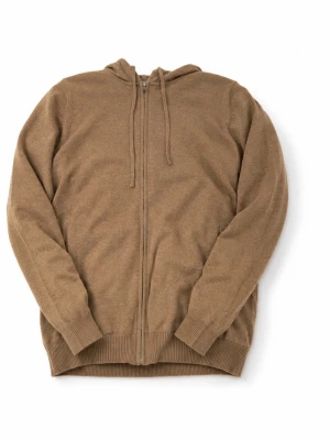 Cashmere tröja - Denna cashmere zipphoodien köpte jag på en butik i Göteborg för cirka ett år sedan. Jag använde den knappt då den är för liten. Den har en liten skråma i armen som jag sydde ihop igen. Storleken är S. Denna är perfekt lager på lager tröja till sommaren!