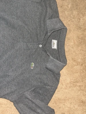 Lacoste pike - Knappt använd, passar s,m. Kom gärna med prisförslag!🙂