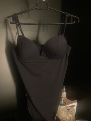 Svart body - Jätte bra skick storlek S passar s och m 
