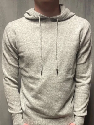 Kashmere hoodie  - Säljer denna sjukt feta ljusgrå kashmere hoodie k storlek S. Hör av er vid eventuella frågor🤗