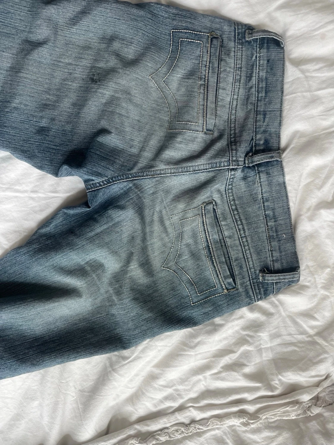 Ljusblå low waist jeans med kontrastsömmar - 3